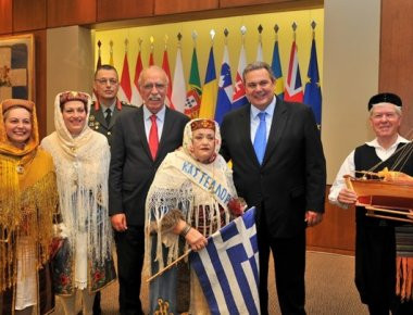 Χριστουγεννιάτικα κάλαντα από Κρήτη και Καστελόριζο στο ΥΠΕΘΑ: «Ο ελληνικός λαός είναι κοντά στις Ένοπλες Δυνάμεις»